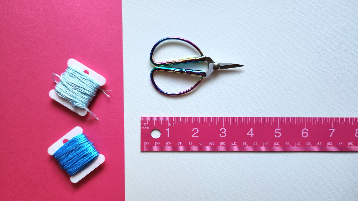 Mini embroidery scissors